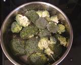Tagliatelle with broccoli, cream and ham recipe step 1 photo