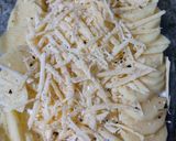 Foto del paso 1 de la receta: Pescado con crema, papas y queso sardo al curry