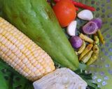 Foto langkah ke 1 dari resep Sayur Asem Tulang Sapi Bumbu Iris.
