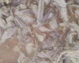 Foto del paso 2 de la receta: Tortitas de pollo deshebrado en salsa de jitomate 🍲💓