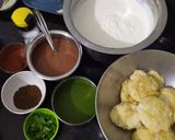 A picture of step 4 of Dahi Vada / Dahi bhalla.