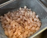 Hình bước làm 2 của món Nui Lứt Nấu Nấm Và Thịt Băm