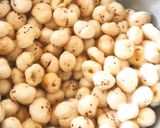 A picture of step 1 of Makhana Chaat.