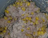 A picture of step 2 of Tuna & Bell Peppers Salad w/ Egg Whites.