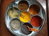 मालवणी चिकन ग्रेव्ही आणि जिरा मसाला राईस