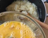 Foto del paso 2 de la receta: Torta de cebolla y queso con almendras molidas 🧅🧀🥚 🫒🌱 sin gluten