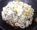 Foto del paso 2 de la receta: Anillas de calamar al vino blanco
