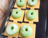 Foto langkah ke 5 dari resep Donut Pisang Pandan.