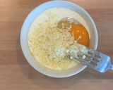 Foto del passaggio 3 della ricetta Quiche di Provola e Pancetta Mug Cake