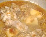 A picture of step 2 of روایتی سالن آلو گوشت.