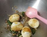 Foto langkah ke 3 dari resep Tumis Telur Cabe Ijo.