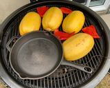 Une image de l'étape 4 de Courge spaghetti aux fruits de mer fumée sur BBQ au charbon.