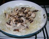 Foto del paso 2 de la receta: Pescado en sartén con papas y hongos