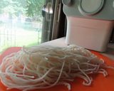 Hình bước làm 3 của món Cách làm BÚN TƯƠI TỪ CƠM máy philip PASTA MAKER hr2378/06