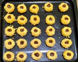 Foto langkah ke 3 dari resep Peanut Thumbprint Cookies.