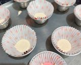 Foto langkah ke 3 dari resep Bolu Kukus Merah Putih.