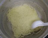 Gambar langkah 1 resipi Ramen Noodles Stir Fry.