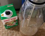Foto langkah ke 4 dari resep Es Kopi Gula Aren (Kopi Seliter).