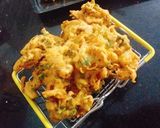 A picture of step 6 of Pyaz ke pakoray.