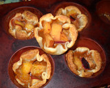 Foto del paso 6 de la receta: Florcitas del amor con ensalada de frutas y dulce de leche