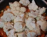 Foto del passaggio 3 della ricetta Zuppa di cavolfiore, porri e carote