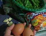 Foto langkah ke 1 dari resep Mie instan Goreng Sawi.