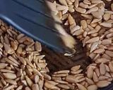 Foto del paso 2 de la receta: Semillas de girasol especiadas 🌻 Pipas con especias 🌻 Snack saludable o para enriquecer ensaladas