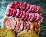 Foto del paso 4 de la receta: Tabla de quesos y fiambre