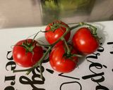 Une image de l'étape 1 de Salade de chicorée sauvage aux tomates et feta sauce balsamique.