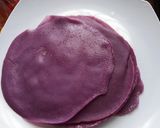 Foto langkah ke 3 dari resep Dadar Gulung Bunga Mawar Ubi Unggu 🌹.
