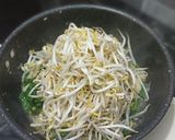 Foto langkah ke 3 dari resep Cah Sawi Hijau Tauge Bakso.