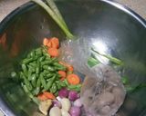 Foto langkah ke 1 dari resep Sop bakso enak.