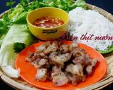 A picture of step 5 of Bún Thịt Nướng (Vietnamese Grilled Pork with Vermicelli).