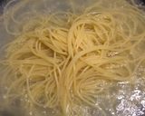 Foto langkah ke 2 dari resep Creamy Spaghetti with Spinach.