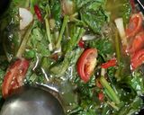 Foto langkah ke 4 dari resep Tumis Sawi Sosis.