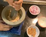 รูปขั้นตอนการทำที่ 1 ของ หมูผัดกะปิ