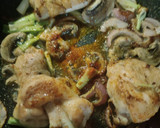 Foto del paso 3 de la receta: Pollo en salsa