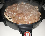 Foto del paso 2 de la receta: Fajitas de pechuga de pollo salteadas con ají y cebolla