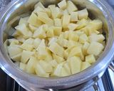 Une image de l'étape 2 de Salade pomme de terre / carottes / thon.