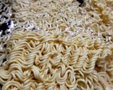 A picture of step 1 of Karahi Noodles.