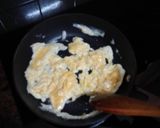 Foto del paso 2 de la receta Huevos revueltos con arroz blanco
