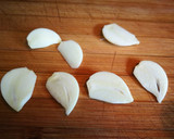 Foto del paso 1 de la receta: Merlucitas con setas salteadas al ajillo