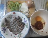 รูปขั้นตอนการทำที่ 1 ของ กุ้งผัดผงกะหรี่