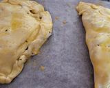 Foto del paso 5 de la receta: Empanadas de hojaldre rellenas de langostinos, queso, champiñones y aceitunas