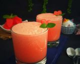 A picture of step 2 of Carrot and strawberry juice.