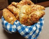 Sajtos-vajas kifli recept fázis 5 fotója
