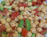 Foto del paso 1 de la receta: Ensalada de garbanzos con aguacate