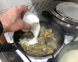 Foto del paso 4 de la receta: Arroz con champiñones y huevo frito
