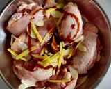 Foto langkah ke 1 dari resep Ayam Kukus Jamur Kuping.