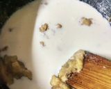 A picture of step 2 of White sauce chicken pasta.